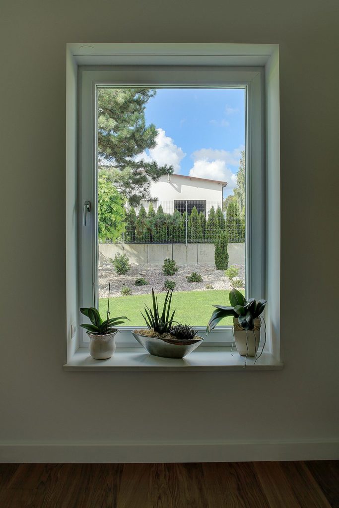 Una ventana de referencia (una hoja) que le permite comparar los coeficientes de transferencia de calor de las ventanas.