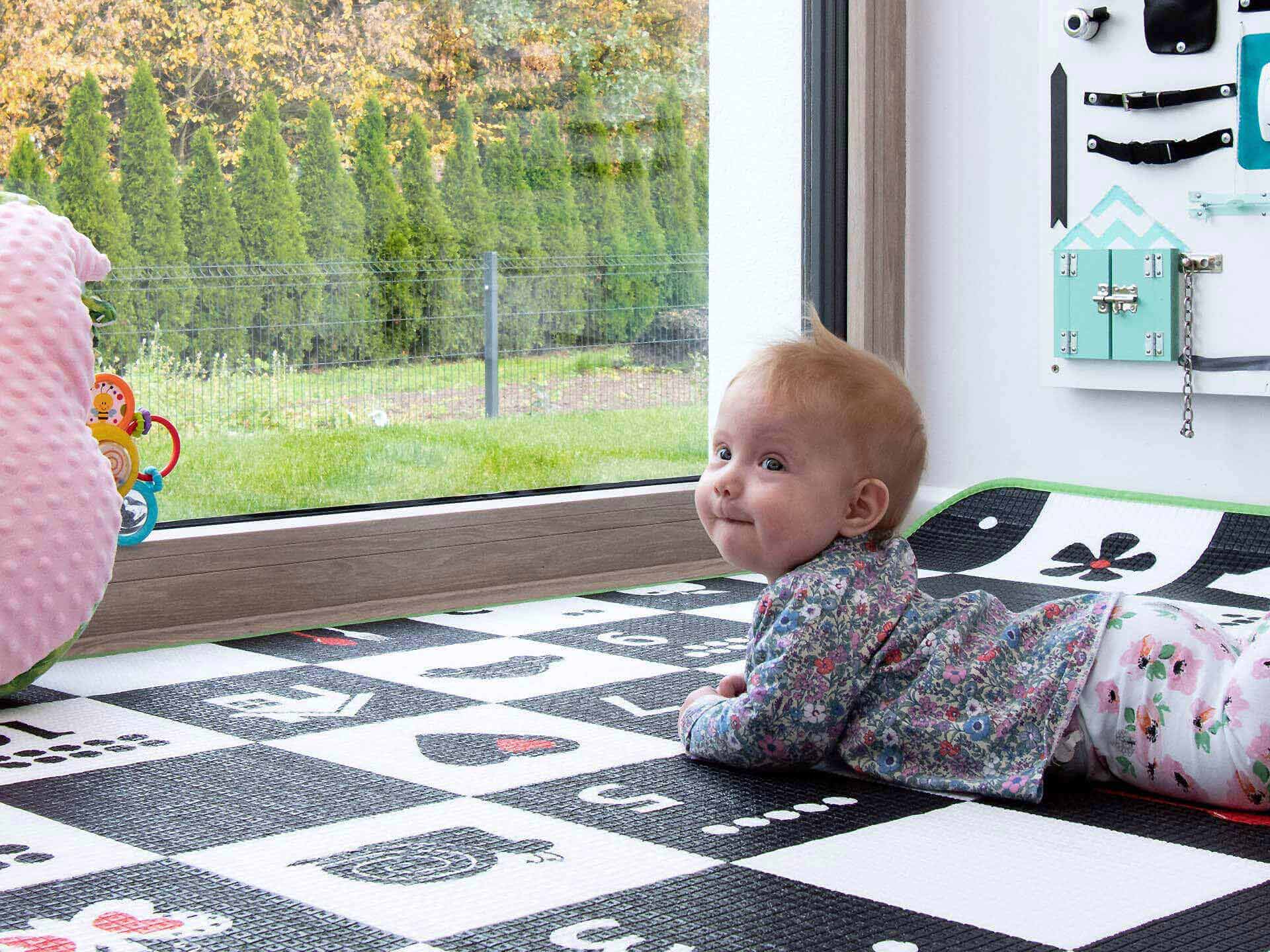 Ventana a la habitación de los niños.