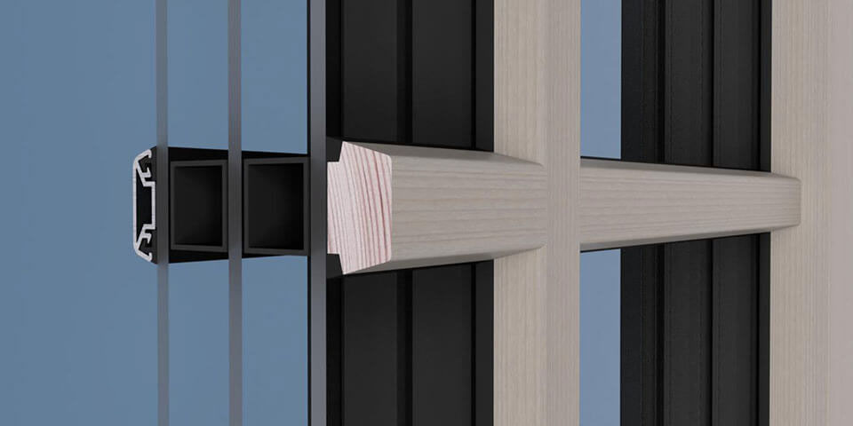 Un montante montado en una ventana de madera-aluminio de la línea Classic con revestimiento de Aluron. Vista desde el interior. 